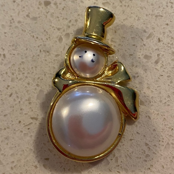 Adorable snowman white with gold trimming 1 5/8 x 1”  pin in back 1/4 - Picture 4 of 11